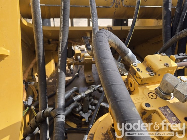 2021-caterpillar-336-image-88