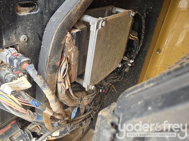 2021-caterpillar-336-image-51