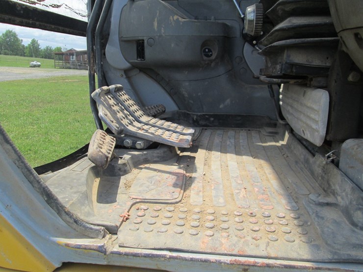 deere-200-lc-image-47