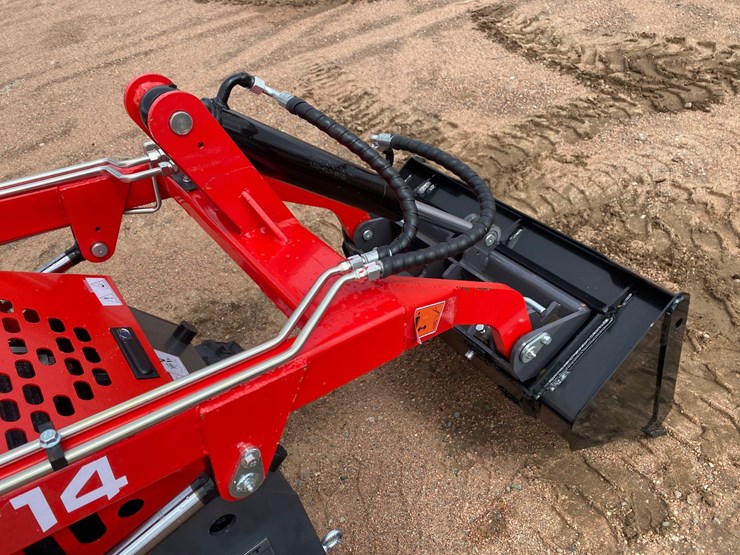 #5570-•-agt-ysrt14-tracked-mini-skid-steer-image-16
