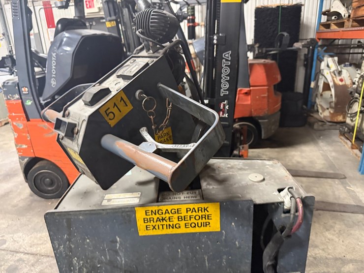 #2073-•-barrett-electric-pallet-jack-image-8