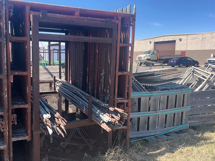 scaffolding-on-carring-cage.-image-1