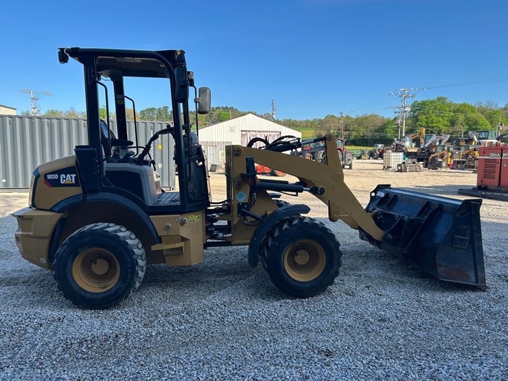 2019-caterpillar-903d-image-5