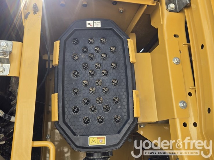 2021-caterpillar-336-image-38
