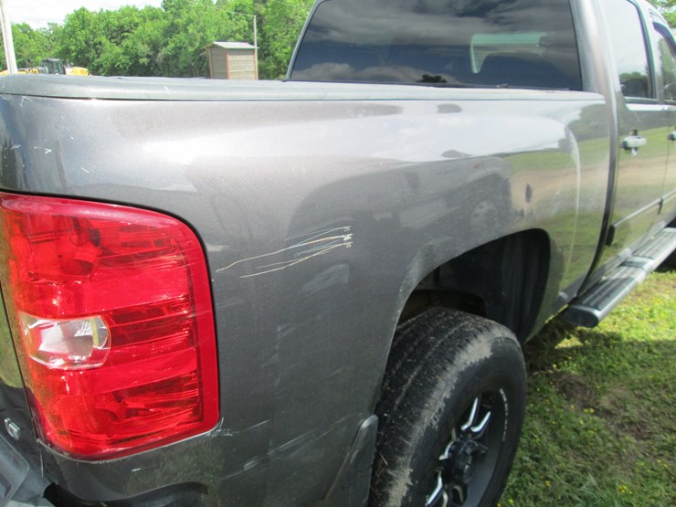 2011-chevrolet-2500hd-image-13