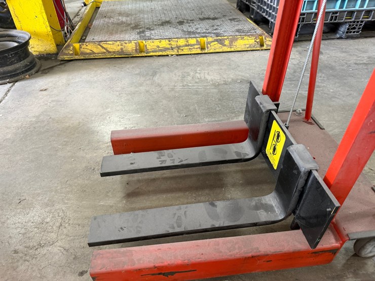 #2020-•-(2)-wesco-industrial-products-winch-operated-pedalifts-image-14