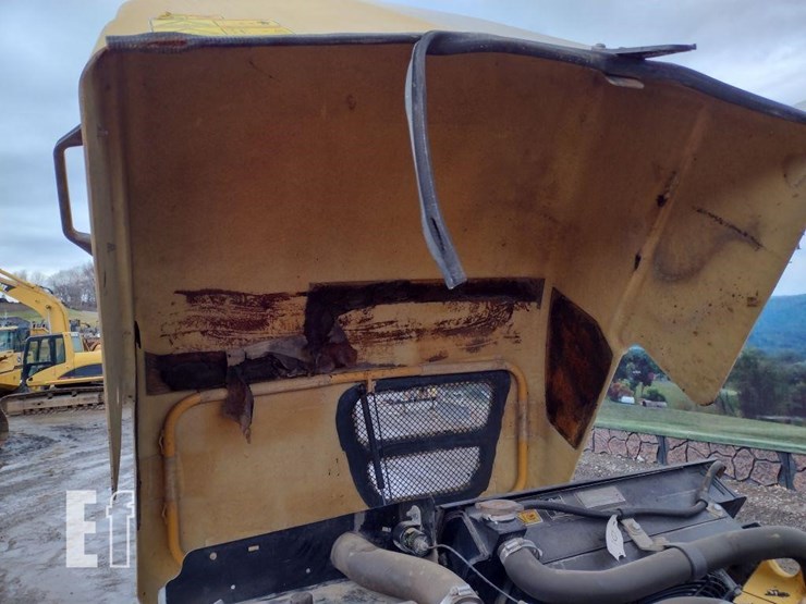2010-caterpillar-cb34xw-image-23