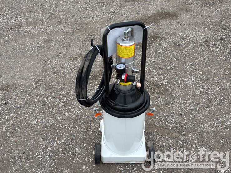 unused-high-pressure-air-operated-grease-pump-image-4