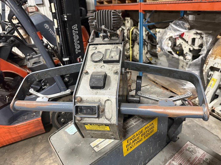 #2073-•-barrett-electric-pallet-jack-image-9