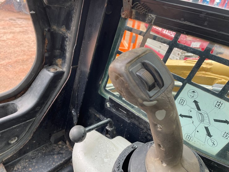 2005-caterpillar-252b-image-25