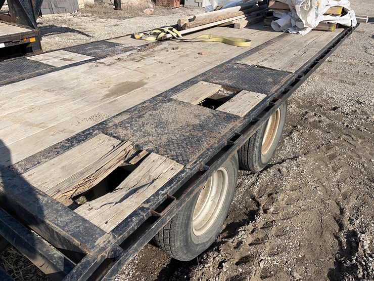 gooseneck-flatbed-trailer-image-17