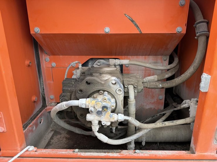 2011-doosan-dx225-lc-image-35