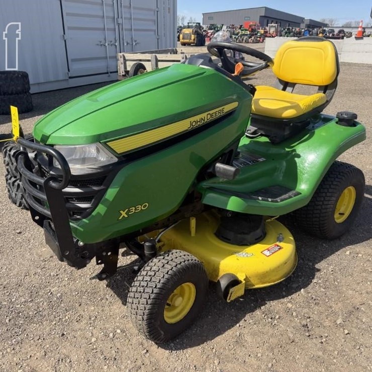 2018 JOHN DEERE X330