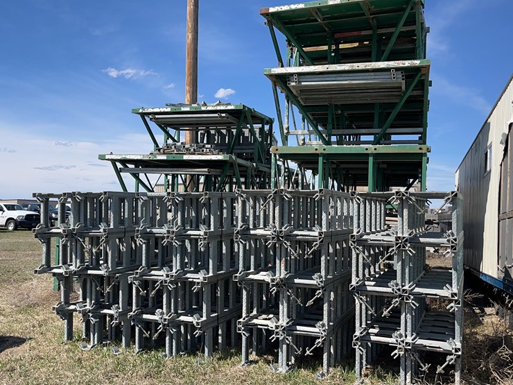 big-green-scaffolding-image-61