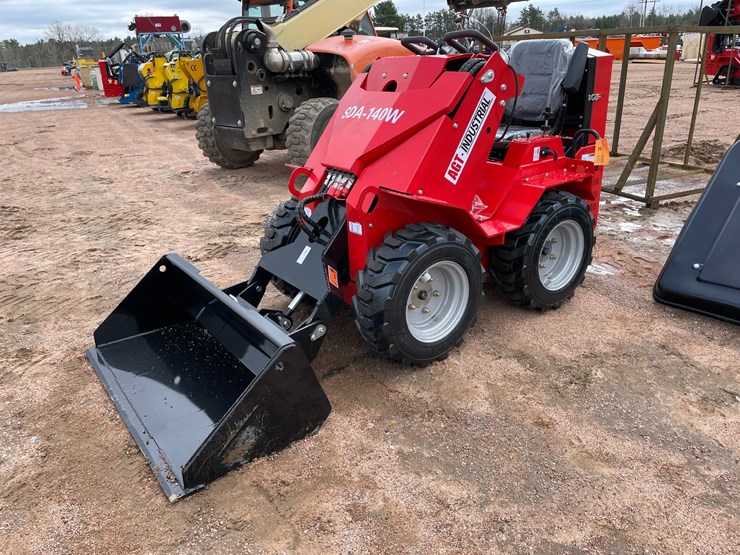#5571-•-agt-sda-140w-wheeled-mini-skid-steer-image-1