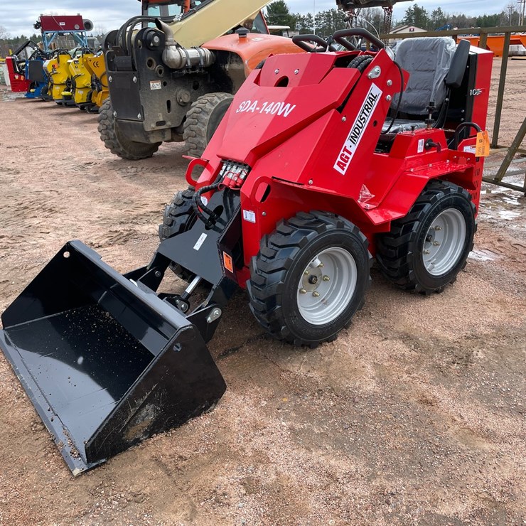 #5571 • AGT SDA-140W Wheeled Mini Skid Steer