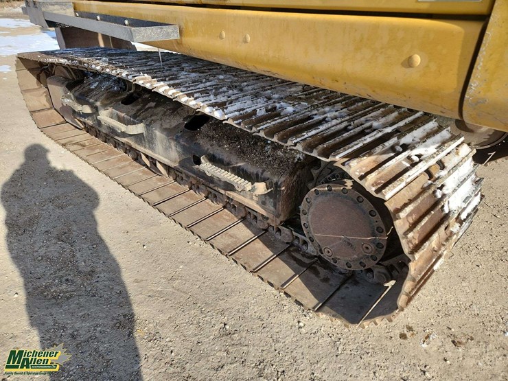 2019-caterpillar-320-image-29