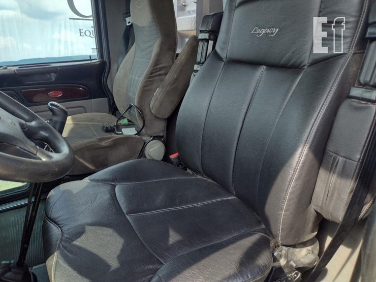 2012-peterbilt-389-image-13