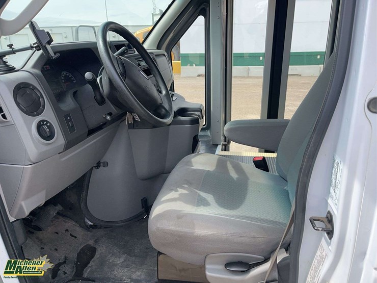 2016-ford-e-series-s/a-21-passenger-bus-image-13