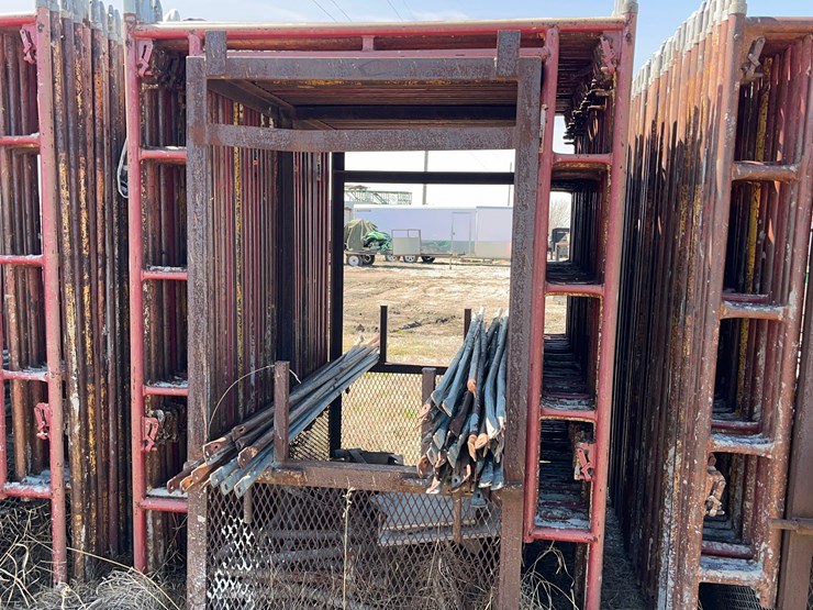 scaffolding-on-carring-cage.-image-1