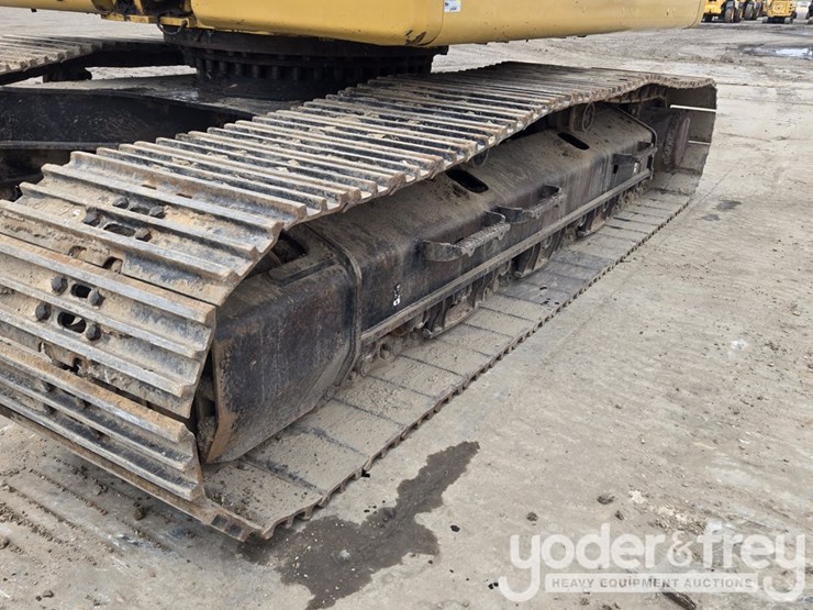 2019-caterpillar-330-image-10