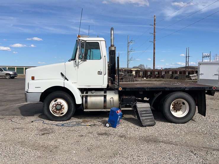 1995-volvo-truck-image-4