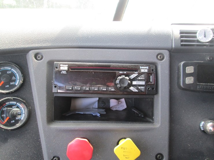 2016-freightliner-cascadia-113-image-43