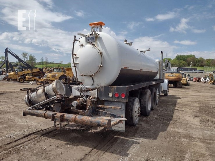 peterbilt-389-image-57