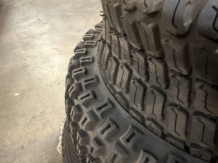 #2053-•-pallet-of-tires-image-10