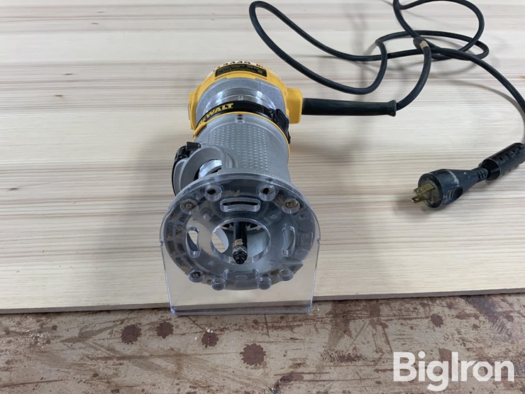 dewalt-dwp611-compact-router-image-2