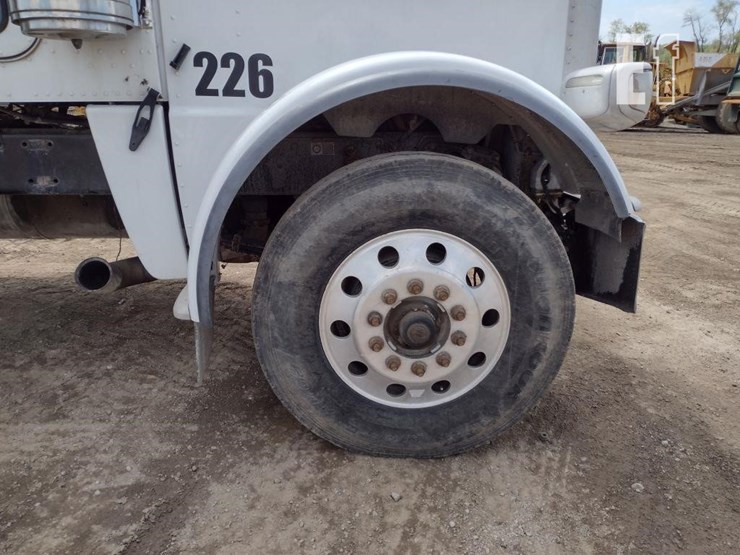 peterbilt-389-image-44