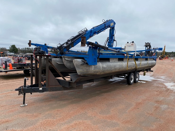 #1575-•-28'6"-pontoon-barge-with-crane-(no-title)-image-1