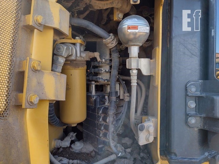 2013-komatsu-d39px-23-image-31