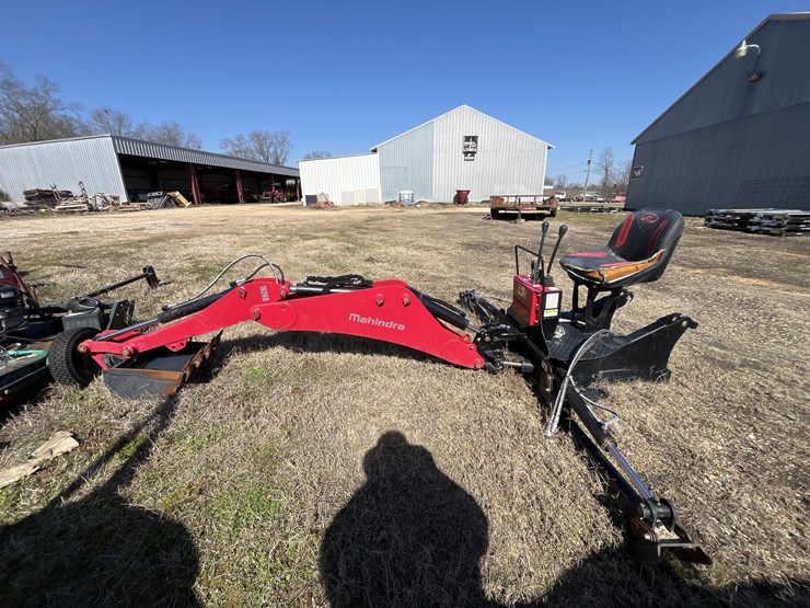 2024-mahindra-1626b-backhoe-loader-attachment-image-8