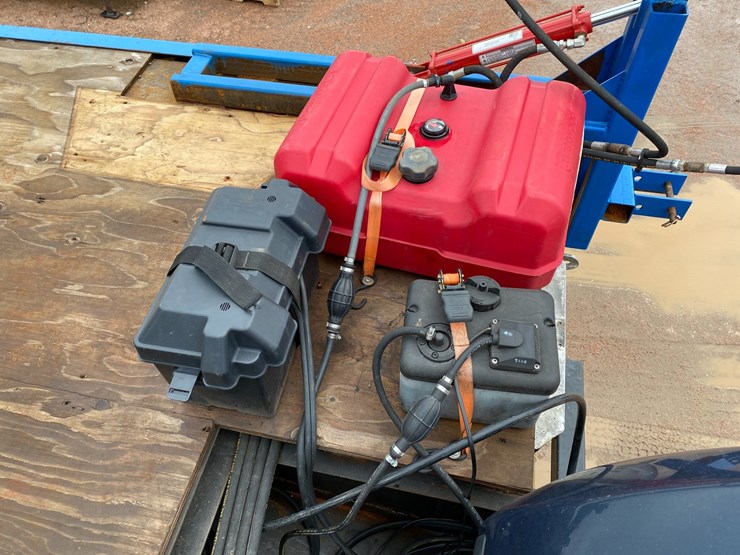 #1575-•-28'6"-pontoon-barge-with-crane-(no-title)-image-43