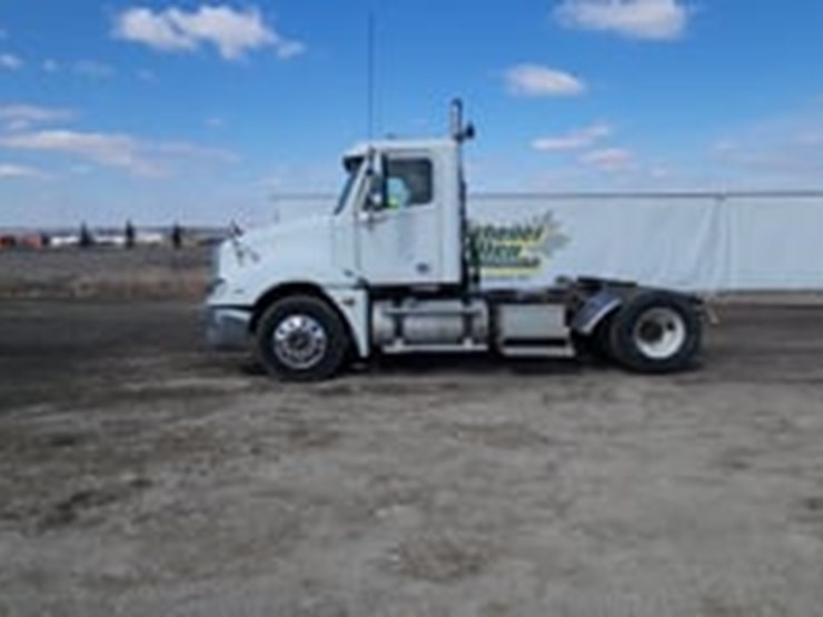 2005-freightliner-columbia-120-image-5