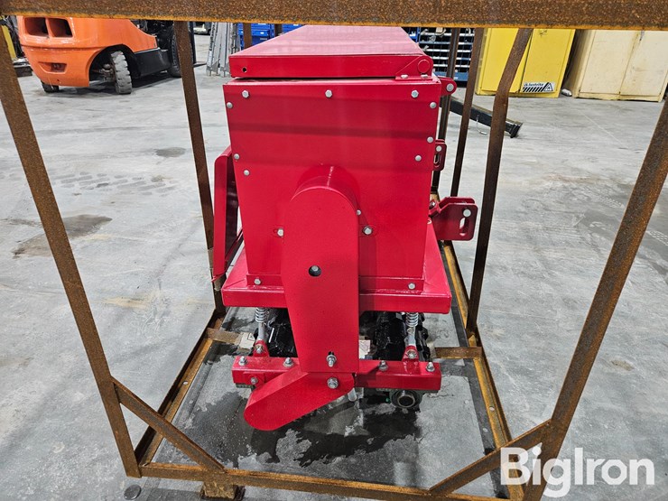 2025-massey-ferguson-730-image-4