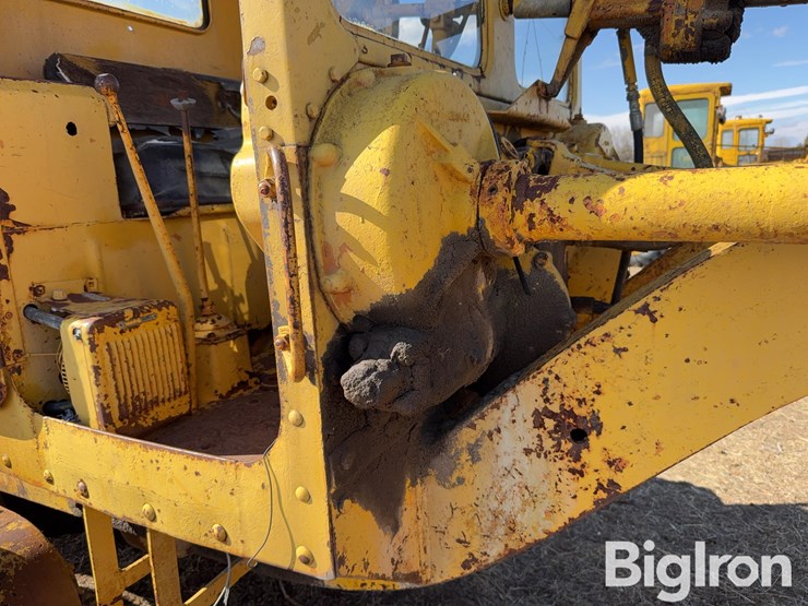 caterpillar-12-image-17
