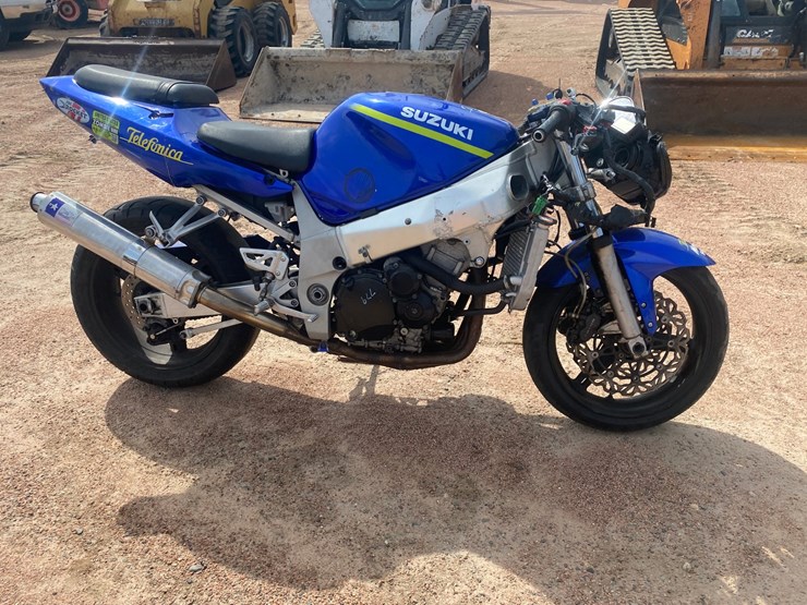 #1588-•-2002-suzuki-gsx-r600-motorcycle-(no-title)-image-3