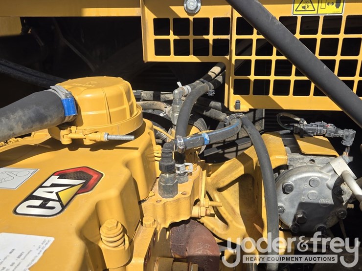 2021-caterpillar-336-image-78