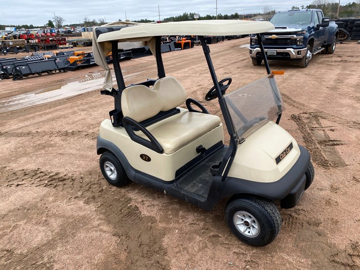 #1581-•-club-car-electric-golf-cart-with-charger-image-3