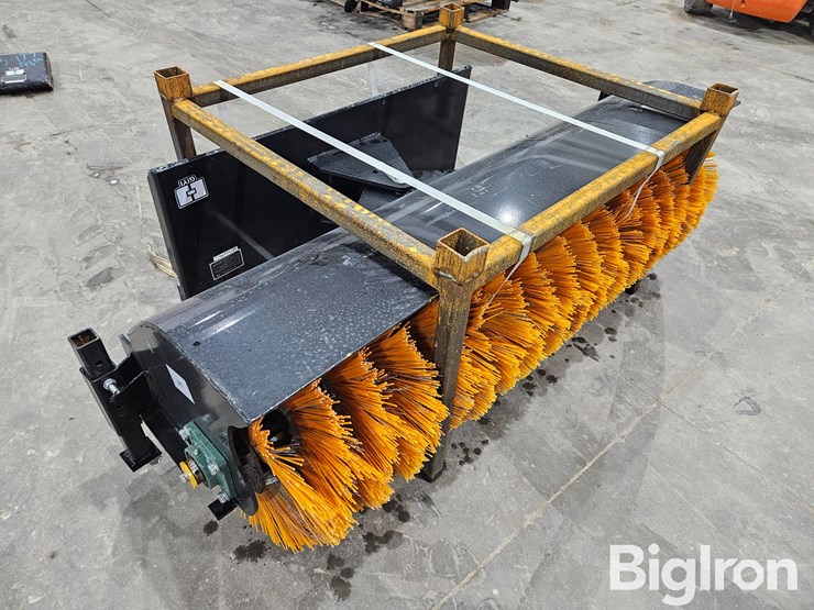 2025-massey-ferguson-730-image-3