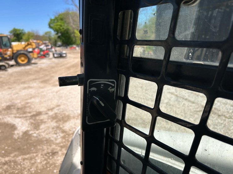 2022-bobcat-s770-image-19