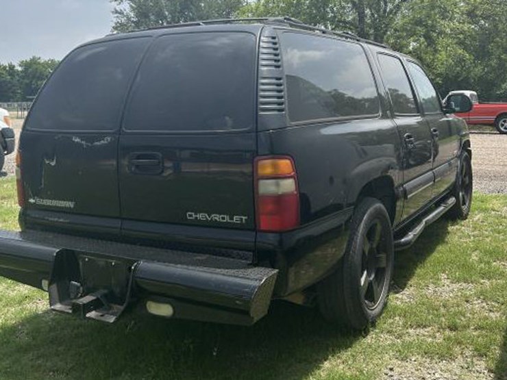 2001-chevrolet-suburban-image-6