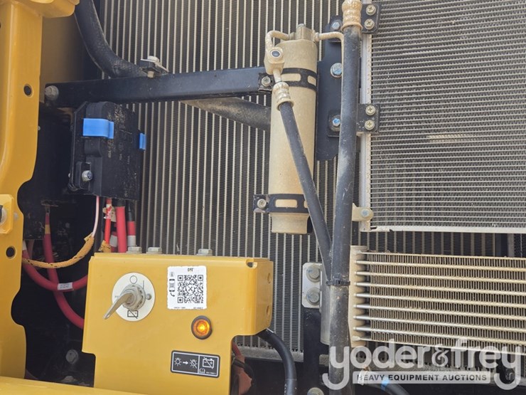 2019-caterpillar-330-image-30