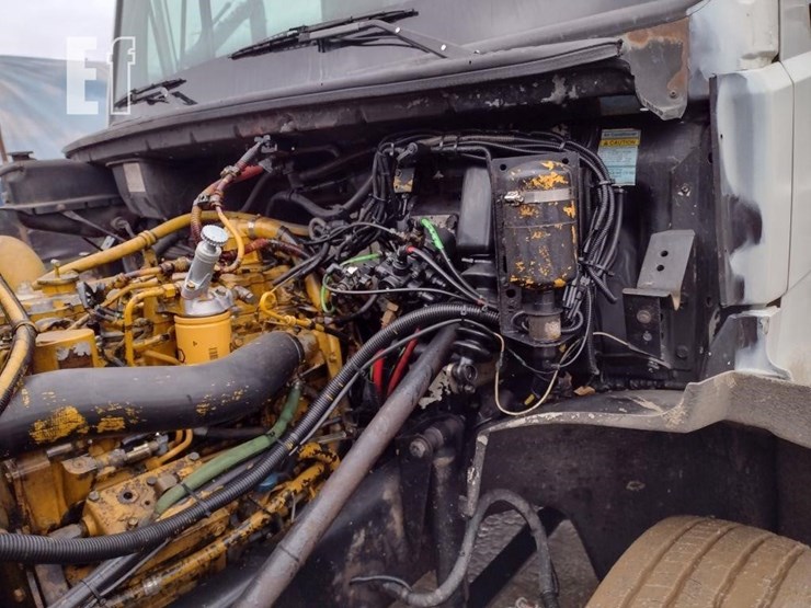 2002-freightliner-fl70-image-24