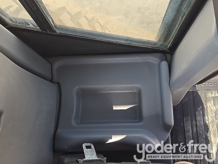 2012-volvo-g940b-image-52