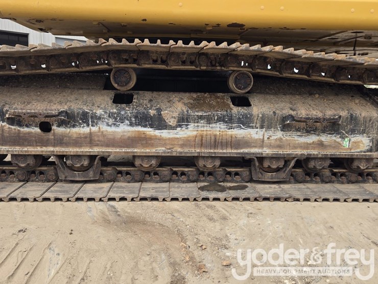 2021-caterpillar-336-image-12