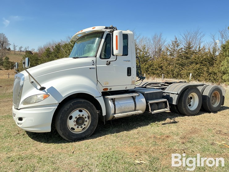 2011-international-prostar-image-1