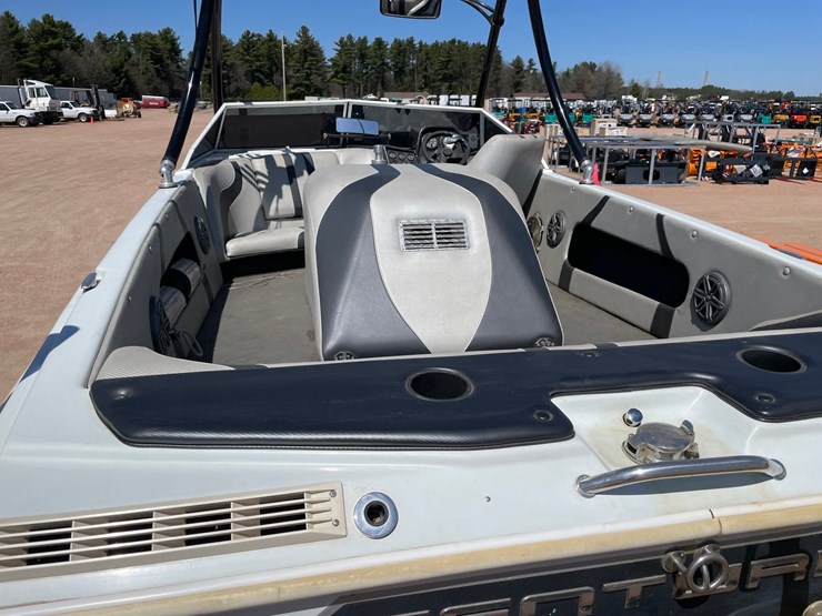 #1565-•-1989-ski-centurion-falcon-19'-ski-boat-(has-reg-card)-image-27